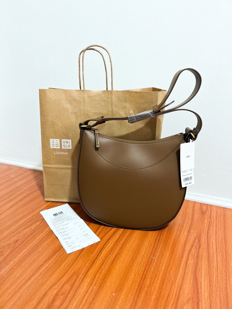 Got my hand on the Uniqlo Faux Leather One Handle Bag which they