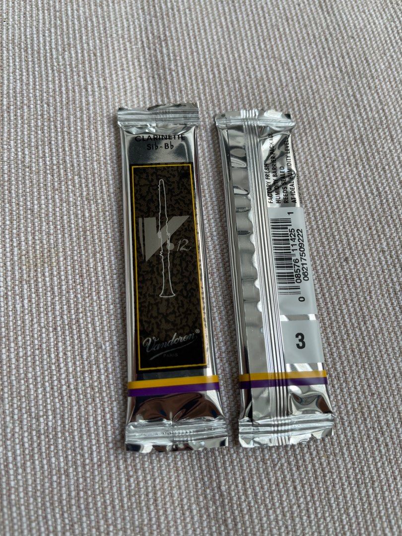 Vandoren V12 reeds (strength 3), Hobbies & Toys, Music & Media