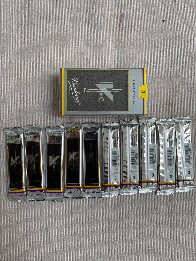 Vandoren V12 reeds (strength 3), Hobbies & Toys, Music & Media