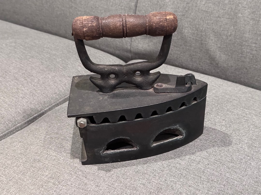 Vintage Charcoal Iron, Hobbies & Toys, Memorabilia & Collectibles