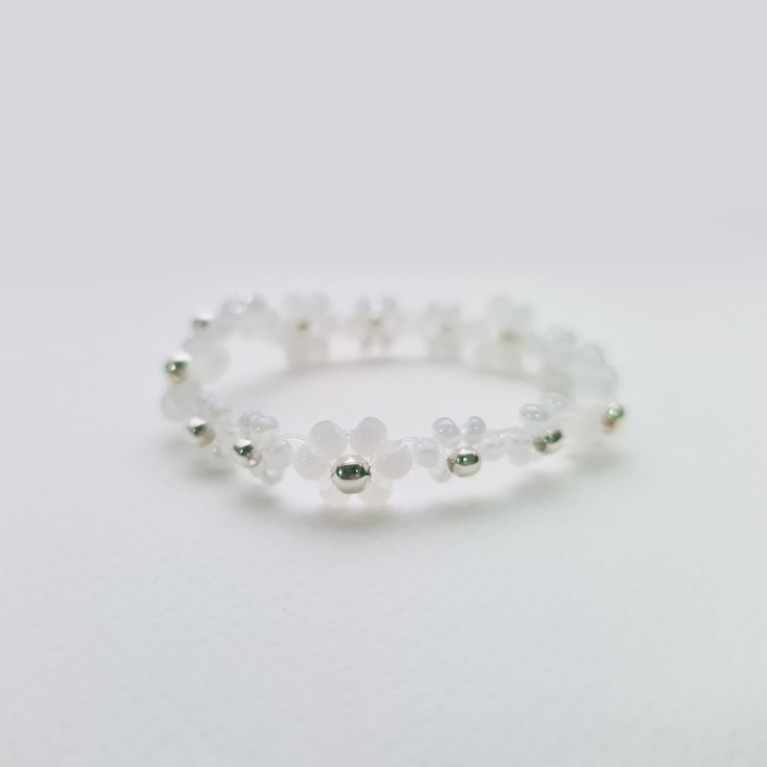 White bracelet paparazzi hotsell