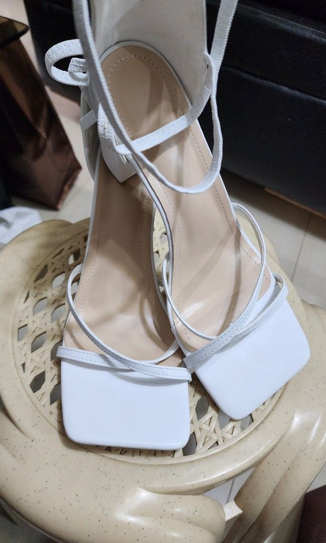 White heels (Category: Heels) located in Mandaluyong City. Submitted by krishasy (Listing ID 1248565722, Image 1). Description: BRAND NEW NO BOX SIZE 43.