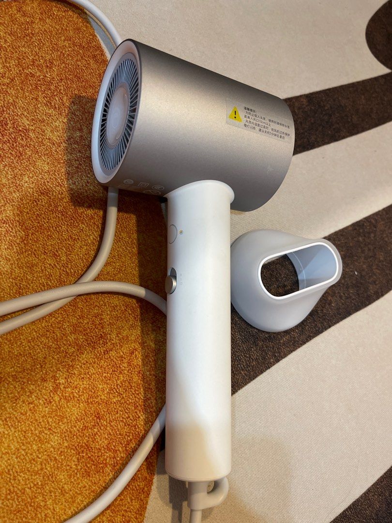 Xiaomi hair dryer H500, Women's Fashion, Watches & Accessories, Hair
