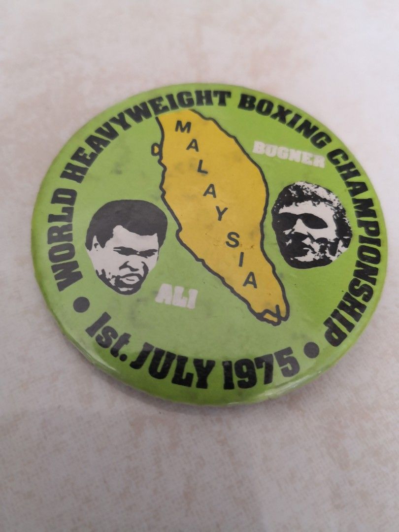 1975 Muhammad Ali VS Bugner Malaysia Boxing Badge, Hobbies & Toys