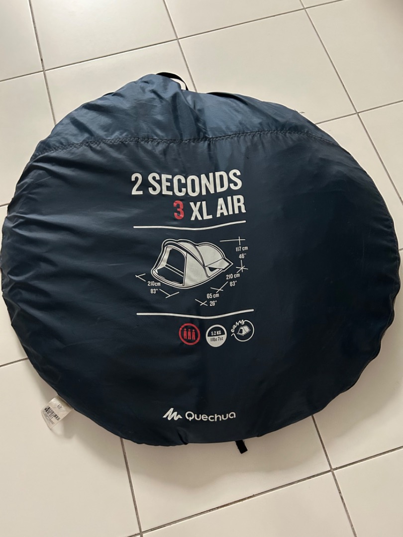 2 seconds 3XL Quechua popup tent, Sports Equipment, Hiking & Camping