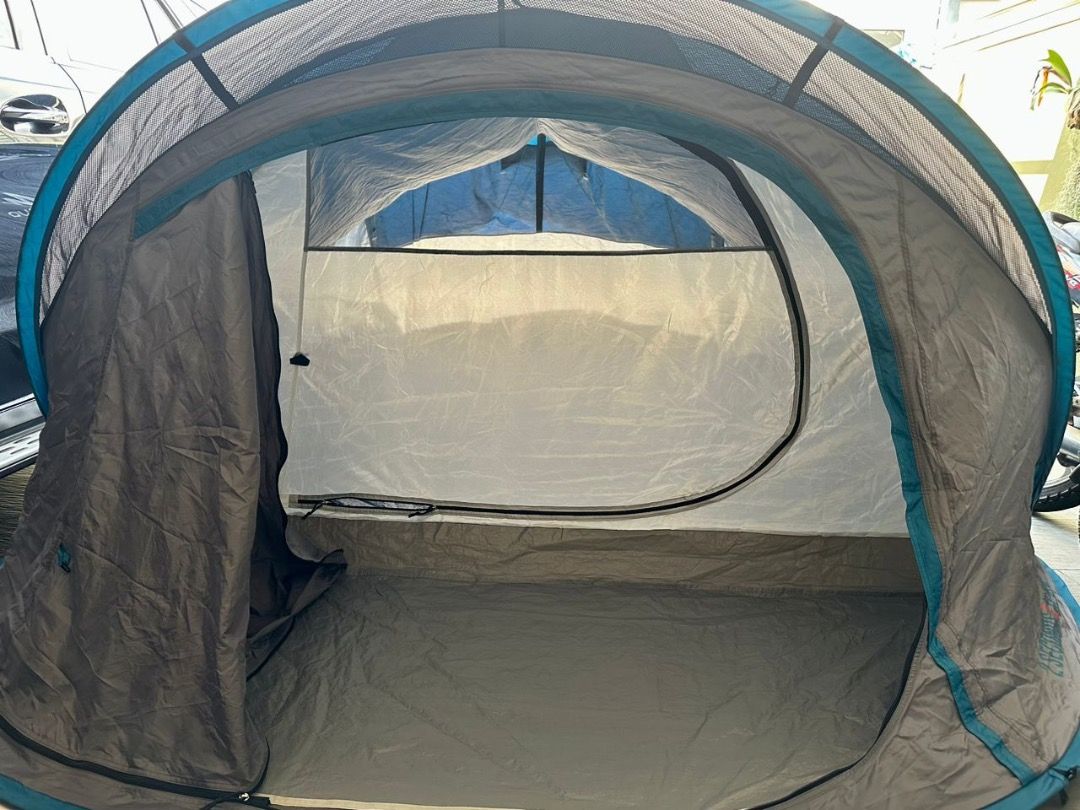 2 seconds 3XL Quechua popup tent, Sports Equipment, Hiking & Camping
