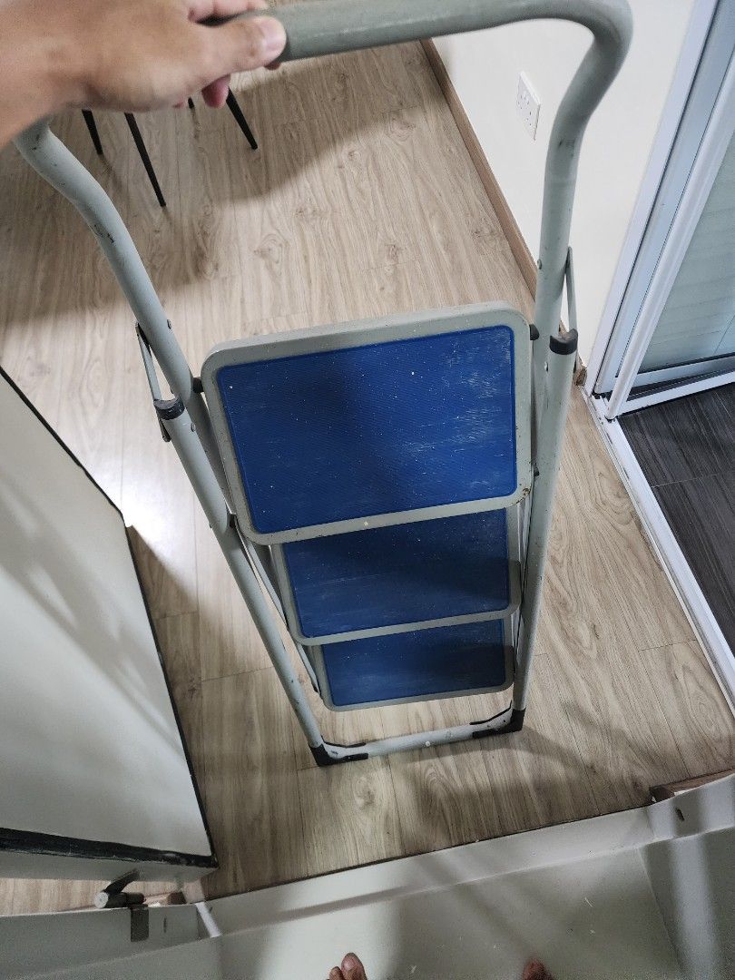 Non Slip 3 Step Ladder, Furniture & Home Living, Home Improvement ...