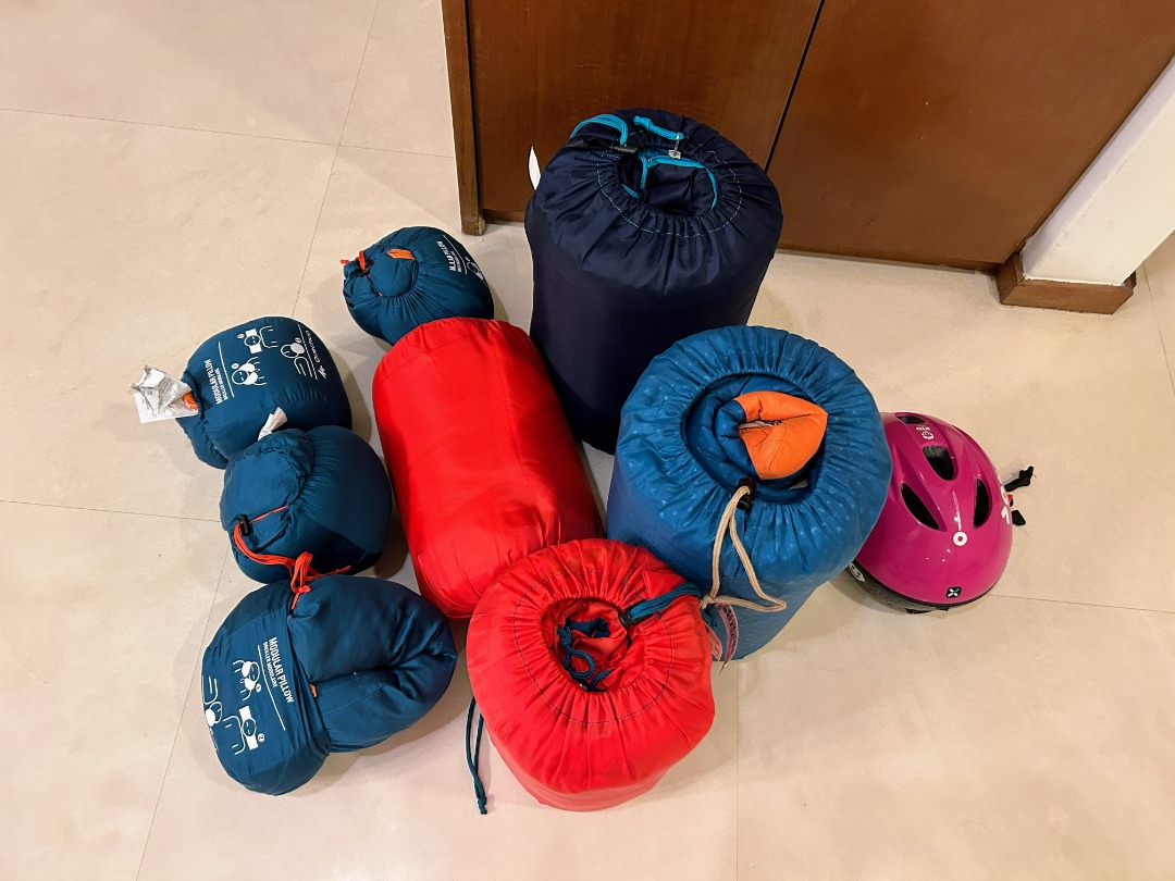 4 sleeping bags (giveaway), Sports Equipment, Hiking & Camping on
