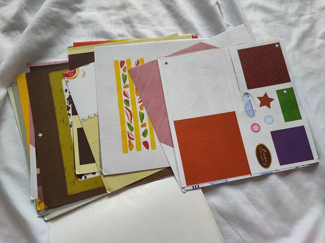 立體蛋糕摺紙 （分類：文具及工藝 - 手作）位於 Hong Kong。 由 taemi.c 提交（商品編號 1248719928，圖片 3）。簡介： 3歲以上小童適用 長期閒置 白色紙有黃點跡象 有一兩張已玩過拎走左，其他還好直新淨。