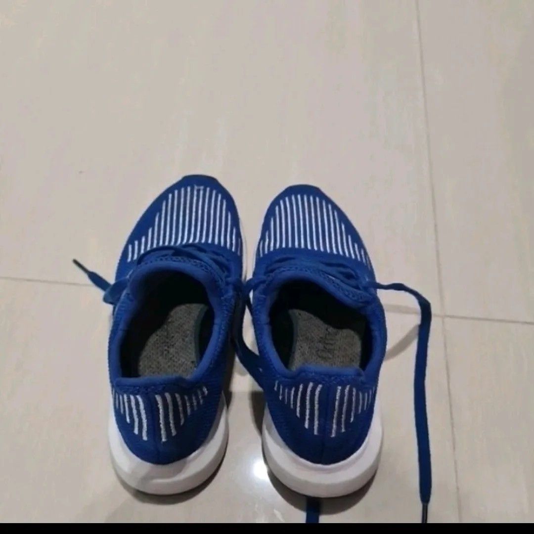 Adidas originals swift outlet run junior trainer