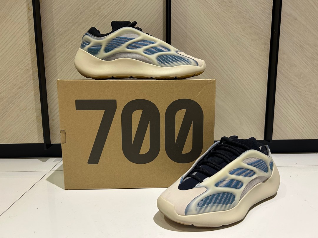 Adidas Yeezy 700 V3