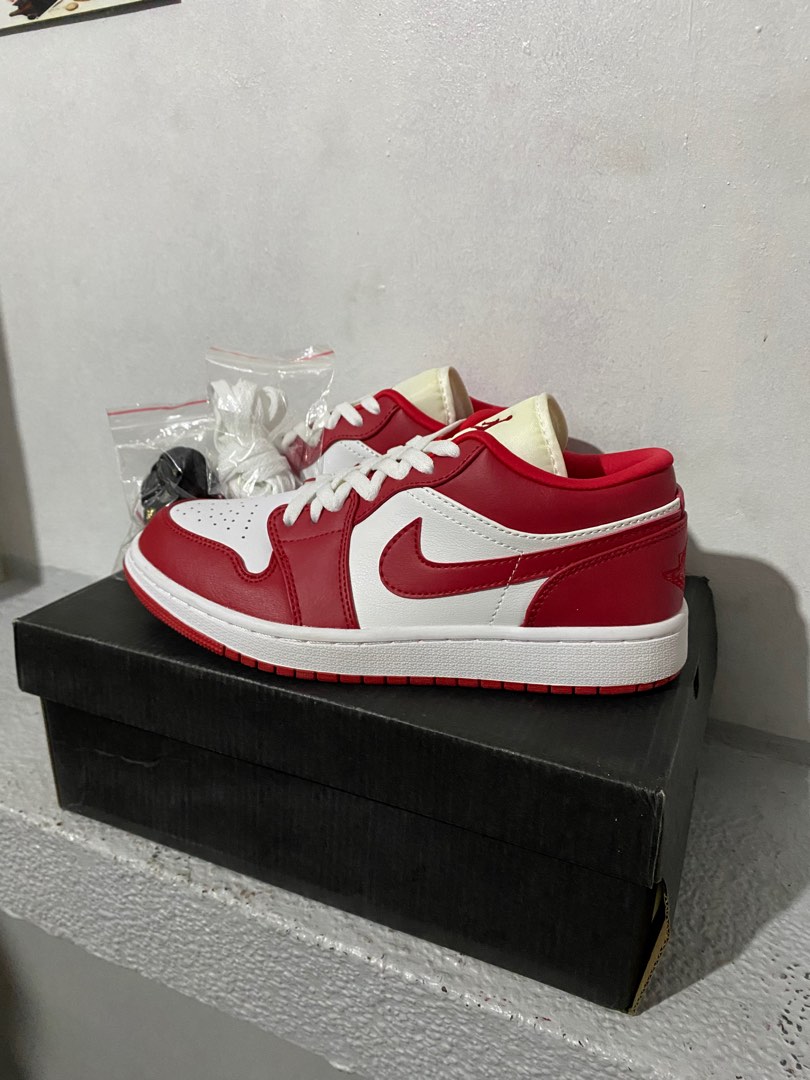 low jordans red