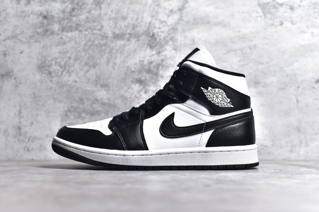 White and black online air jordan 1