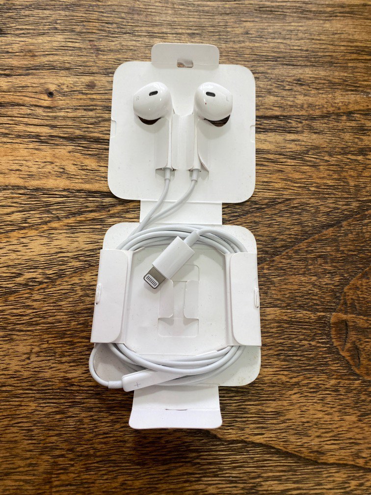 Apple earphones, Audio, Earphones on Carousell