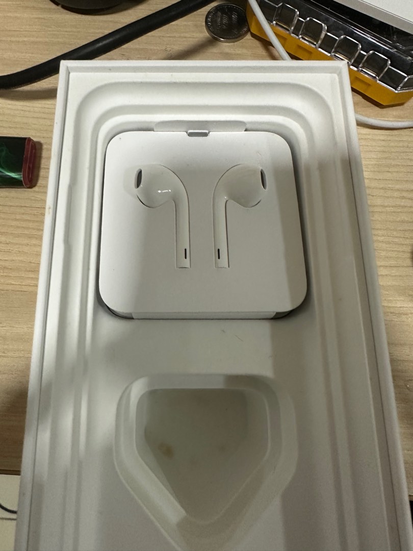 Apple earphones, Audio, Earphones on Carousell