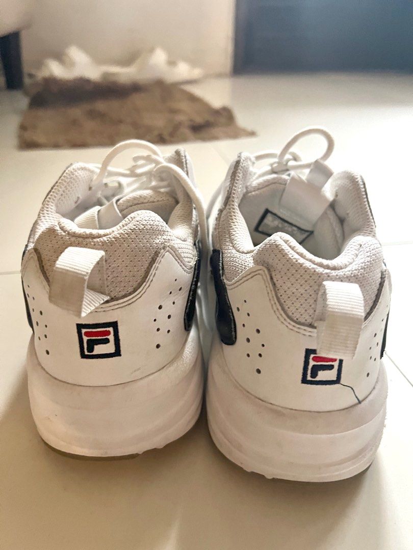 Authentic (Category: Sneakers) located in Paranaque City. Submitted by marianacasey11 (Listing ID 1246010792, Image 3). Description: In very good condition. RFS: maliit na.