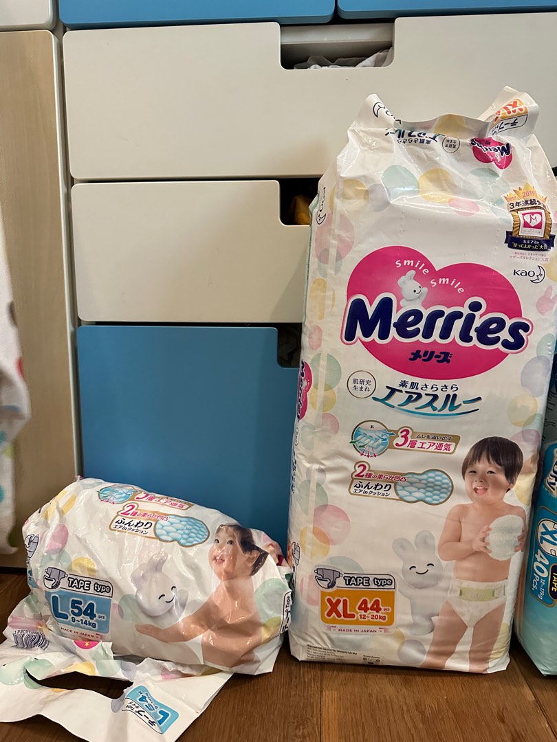 Babies can't get wet Merries Super Premium Tape Baby Diapers XL 44pcs