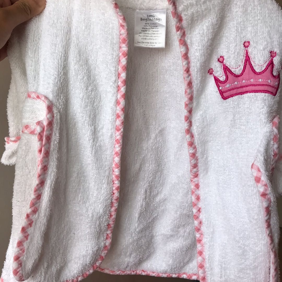 baby little beginnings hooded bathrobe absorbable (Category: Other Baby Bathing & Changing Needs) located in Manila. Submitted by tondo_todo (Listing ID 1215356761, Image 2). Description: 🌈ITEM DETAILS: BRAND - INCLUSION - none CONDITION - 7/10 (10/10 brandnew condition) ACTUAL COLOR - CLOTH TYPE - FLAWS - none. Pls review pics well. REASON FOR SELLING - decluttering, profit gain 🌈COURIER(S): 🌹MNL -Mcfa -Mr. Speedy/Lalamove/Grab 🌹PROVINCIAL -