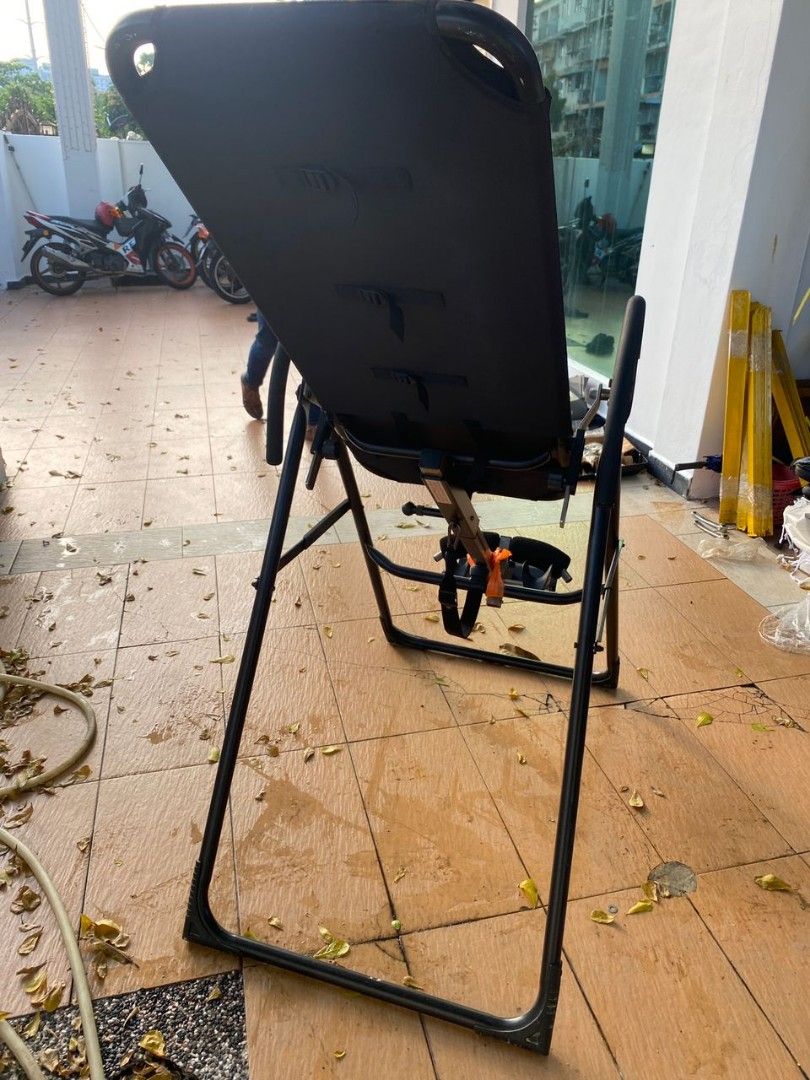 Back Inversion Table (Category: Toning & Stretching Accessories) located in Kajang. Submitted by i_ShahK (Listing ID 1248807625, Image 3). Description: Back Inversio table. good for back bone stretch. not use after full recovery.