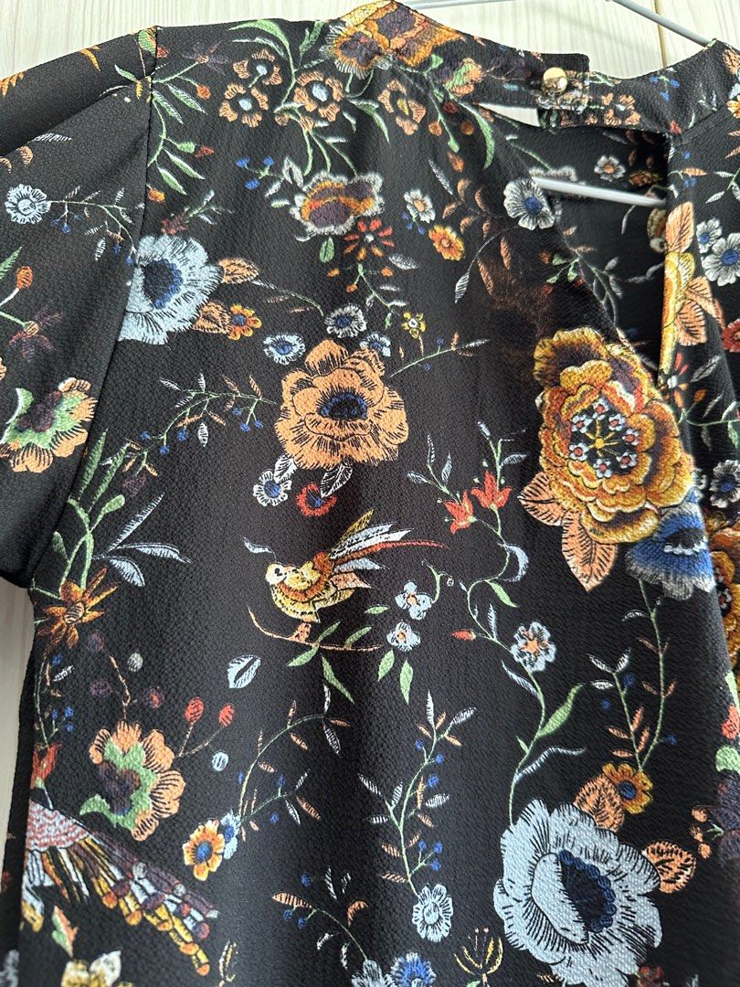 Black floral dress (Category: Dresses) located in Paranaque City. Submitted by patpreloved93 (Listing ID 1248720874, Image 2). Description: .