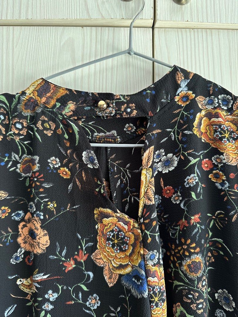 Black floral dress (Category: Dresses) located in Paranaque City. Submitted by patpreloved93 (Listing ID 1248720874, Image 3). Description: .