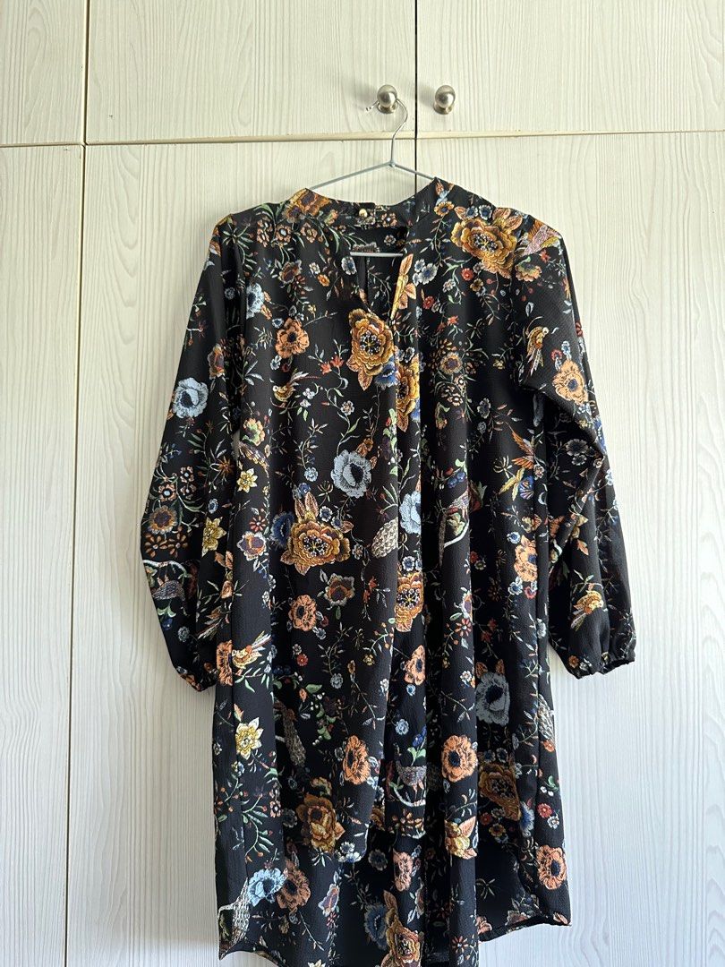 Black floral dress (Category: Dresses) located in Paranaque City. Submitted by patpreloved93 (Listing ID 1248720874, Image 1). Description: .