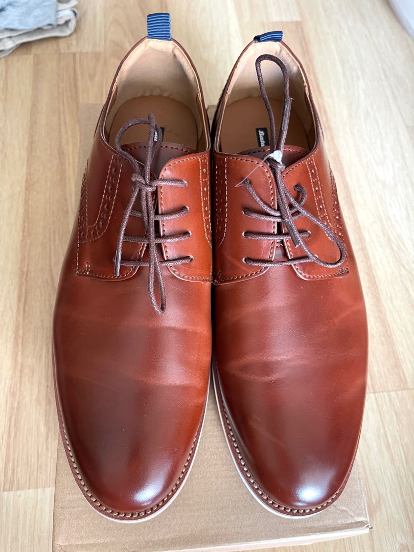 Red bata hotsell shoes