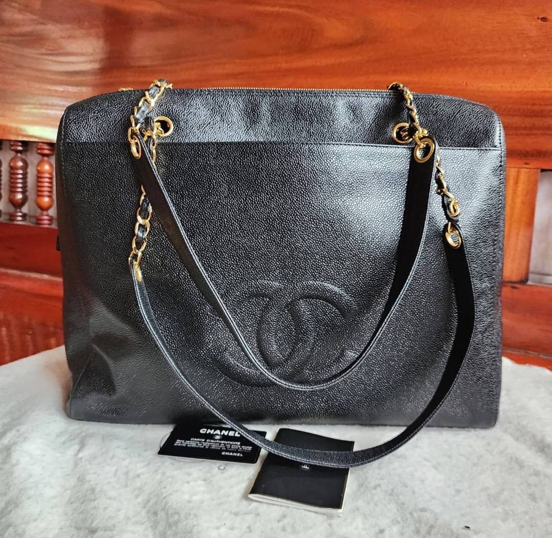 Chanel Shopping bag vintage black caviar skin Size 16x14นิ้ว