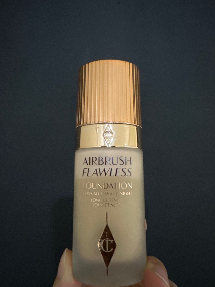 Charlotte Tilbury airbrush flawless foundation stays all day and night ...