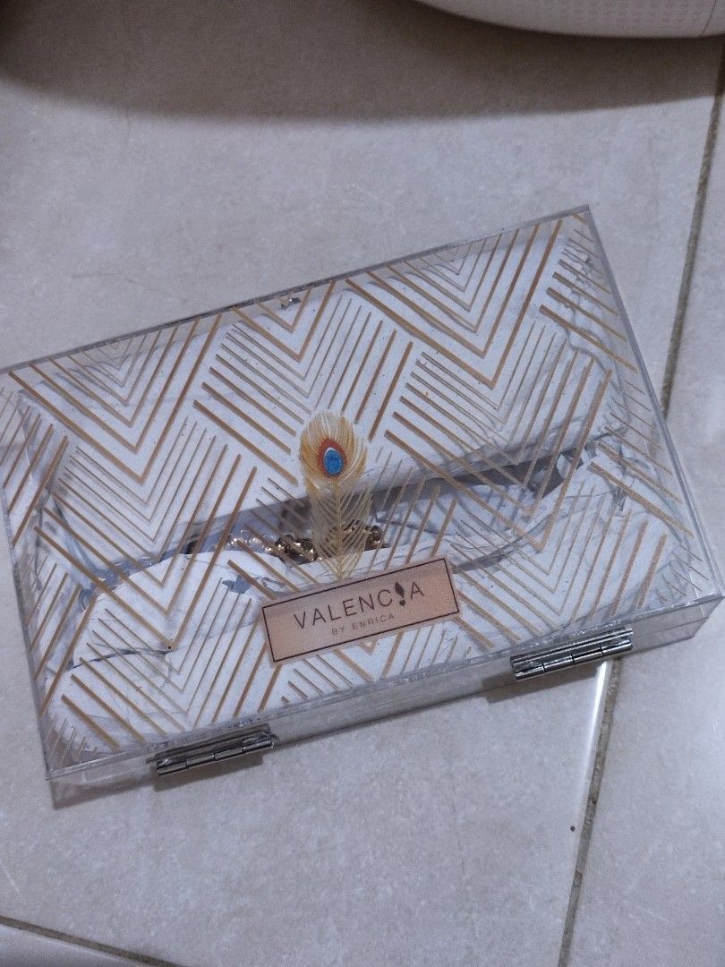 Clutch valencia with bag strap and acrylic pin lengkap dengan rantai on