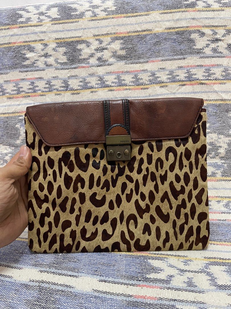 Fossil hot sale leopard wallet