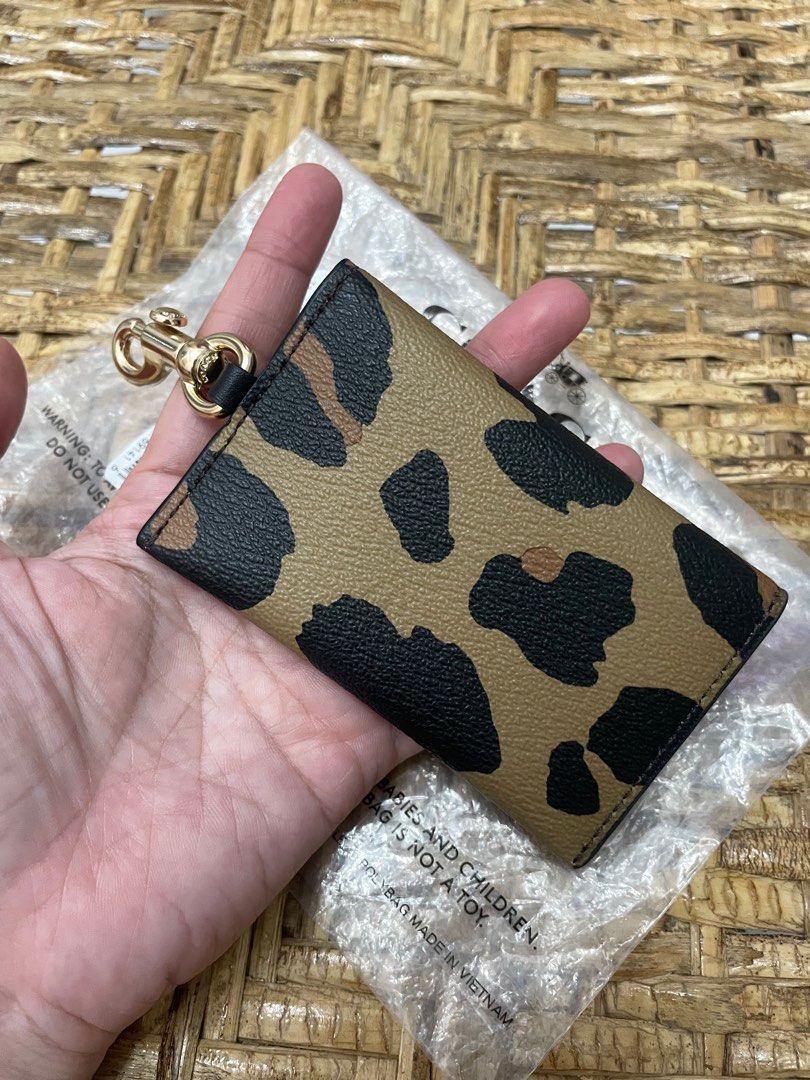  Coach Turnlock Card Case With Leopard Print : 服裝