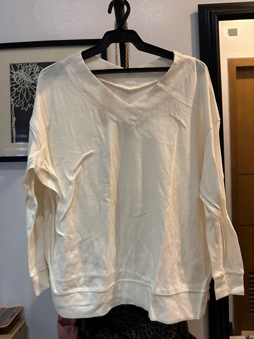 Women's V-Neck Cream Solid Top