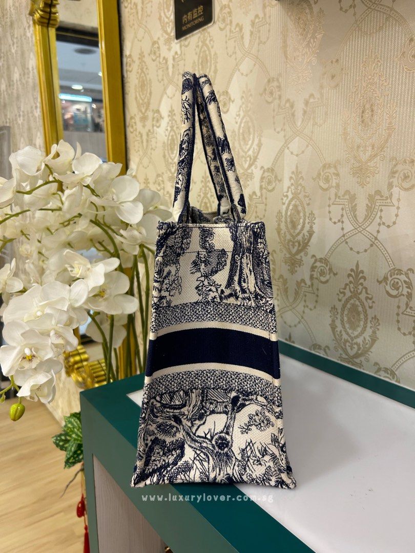Large Dior Book Tote Ecru and Blue Toile de Jouy Embroidery (42 x 35 x 18.5  cm)