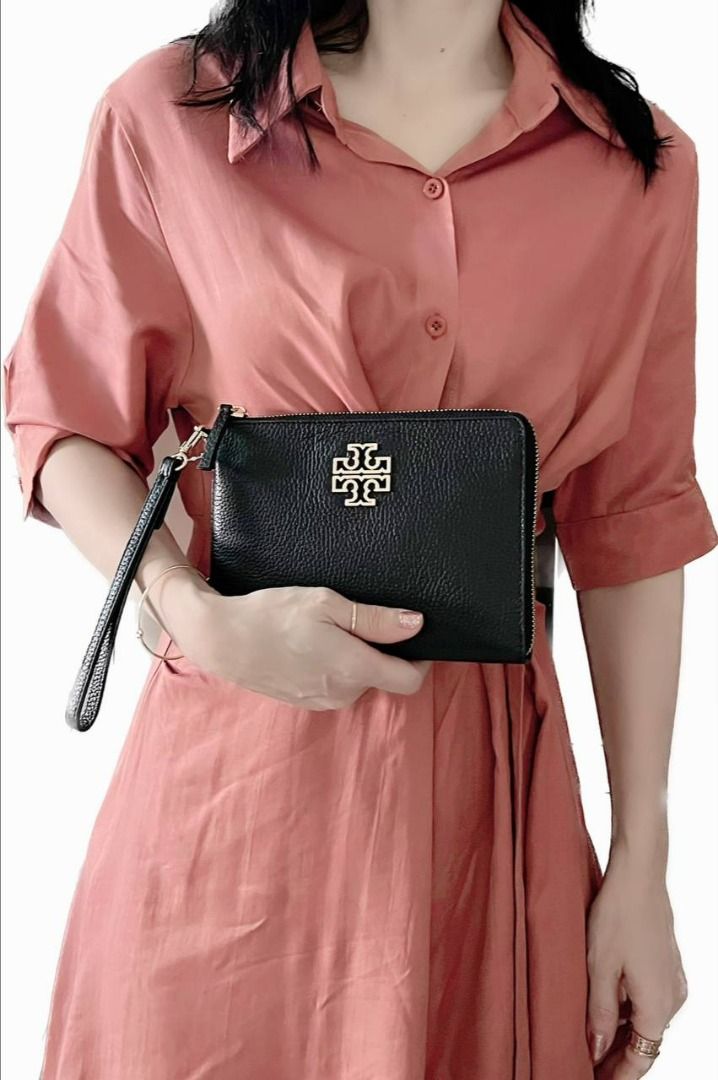 Tory burch britten deals large zip pouch