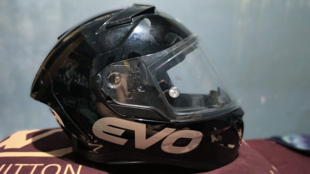 Evo helmet discount sm fairview