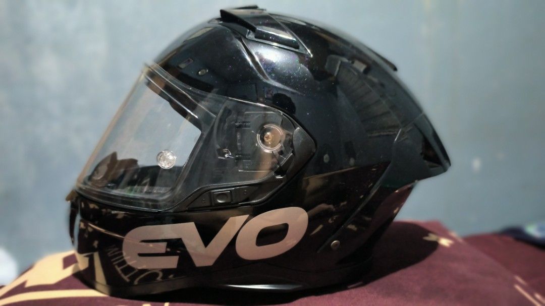 Evo helmet discount sm fairview
