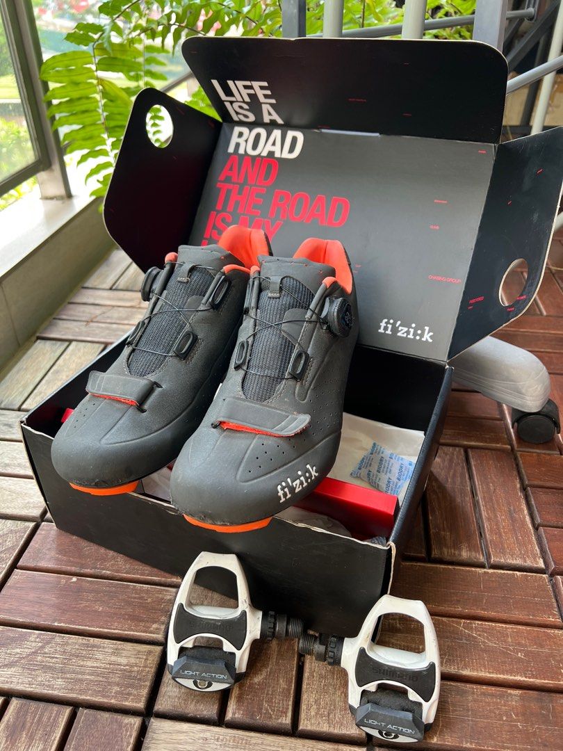 Fizik R5 Boa Men s Cycling Clipless Shoes and Shimano Light Action Clipless pedals
