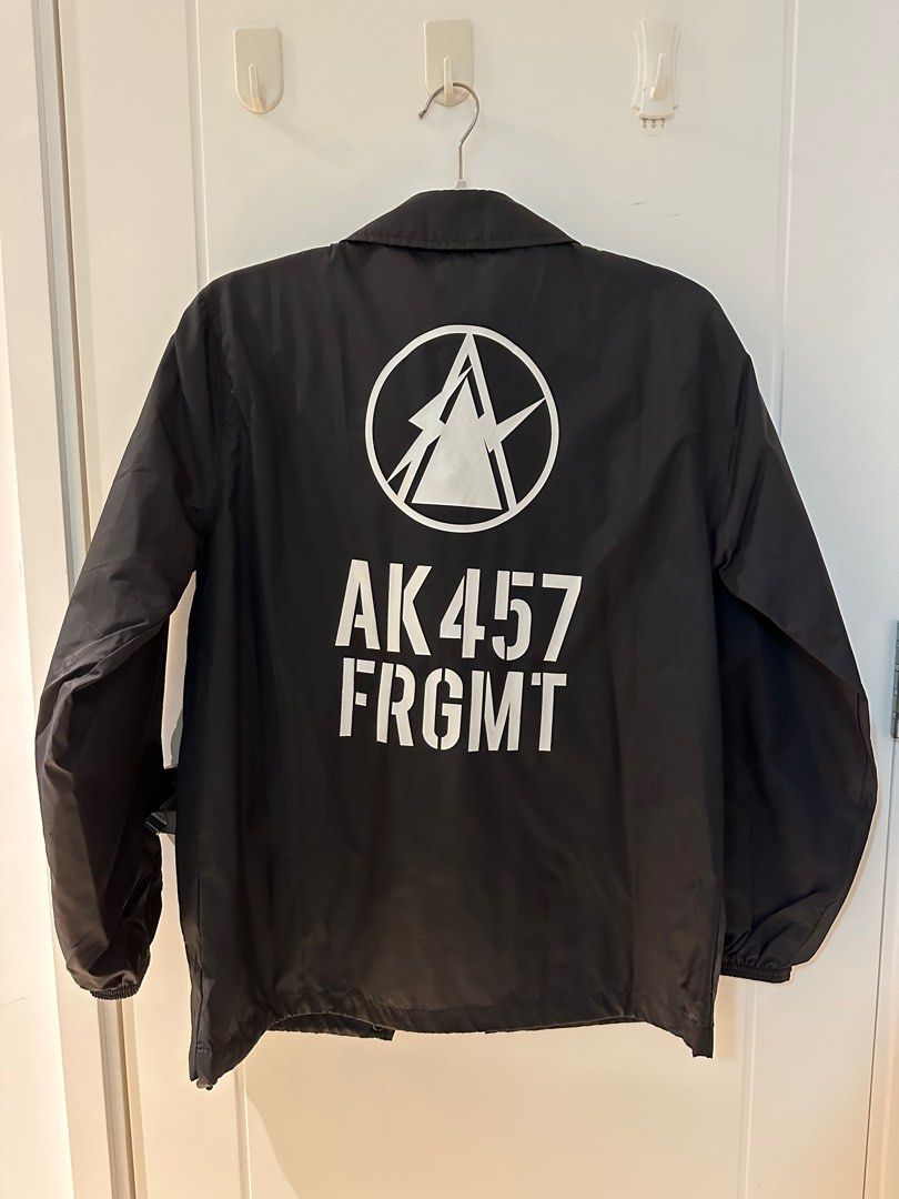 Fragment design x Burton AK457 coach jacket, 名牌, 服裝- Carousell