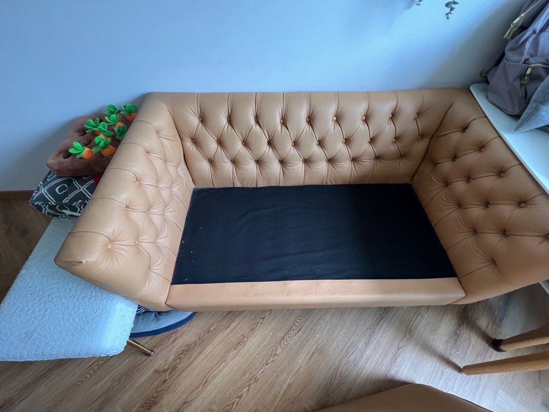 FREE* Sofa. *Collect by 18 Aug 2023, Furniture & Home Living, Furniture