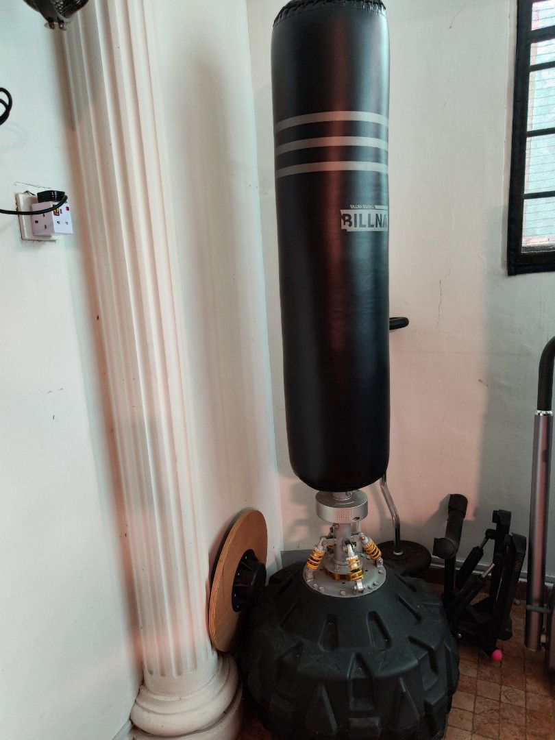 Free standing punching bag, Sports Equipment, Exercise Fitness