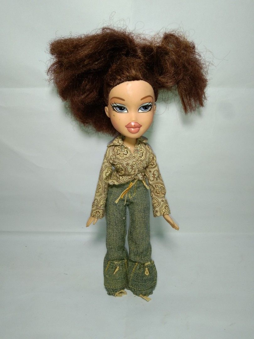 Bratz doll yasmin top with curly hair