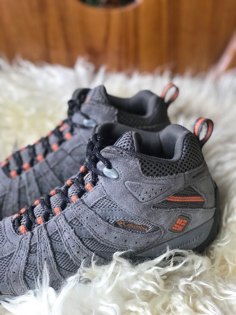 Columbia walking shoes store