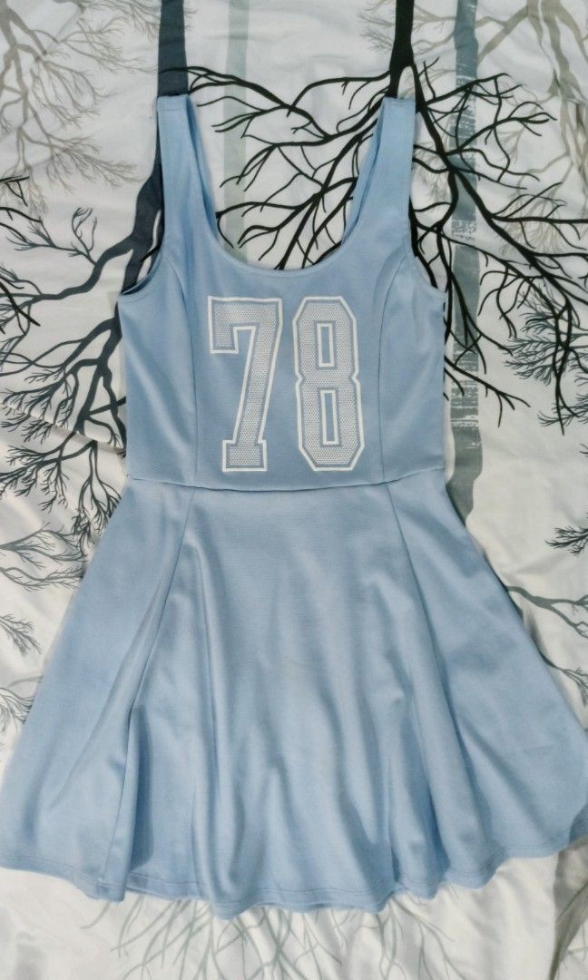 H&M skater dress (Category: Dresses) located in Calamba. Submitted by icymikachu (Listing ID 1248758253, Image 1). Description: Size 6 on tag Measurements when laid flat: Waist: 12.5 in Length: 31.5 in Haven't been worn, just stored in the closet. Still with tag (w/ price removed). With washable stains from dusts in the closet 😅.