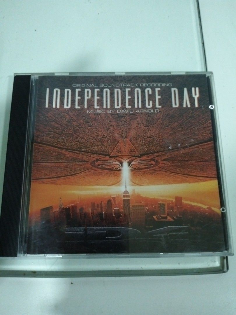 independence day soundtrack first lady dies