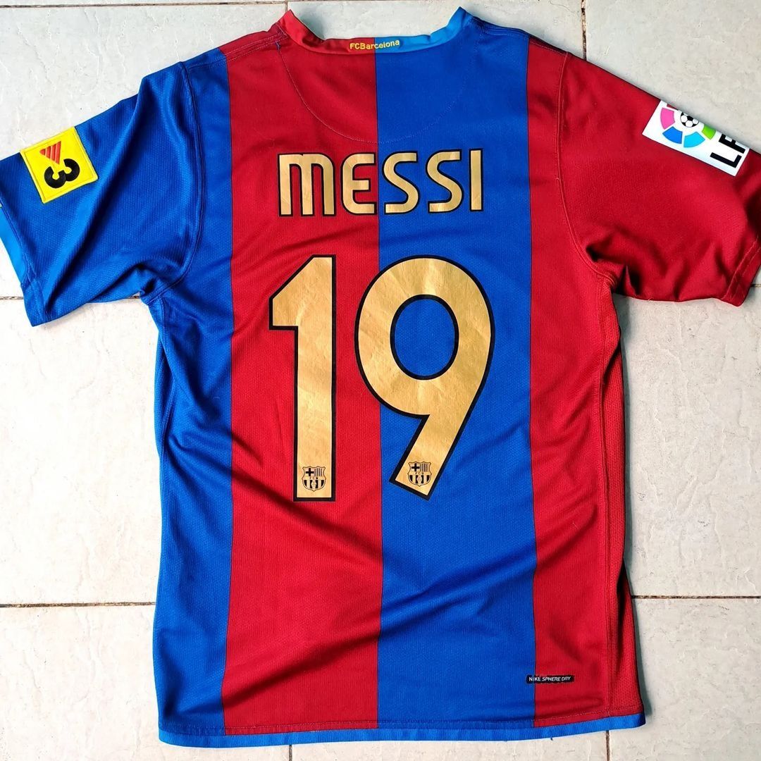 Jersey Lionel Messi FC Barcelona Home 2006/2007 on Carousell