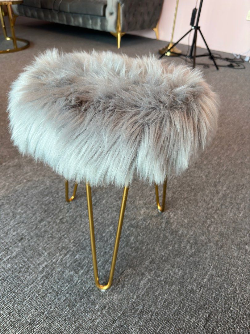 Fluffy stool top chair