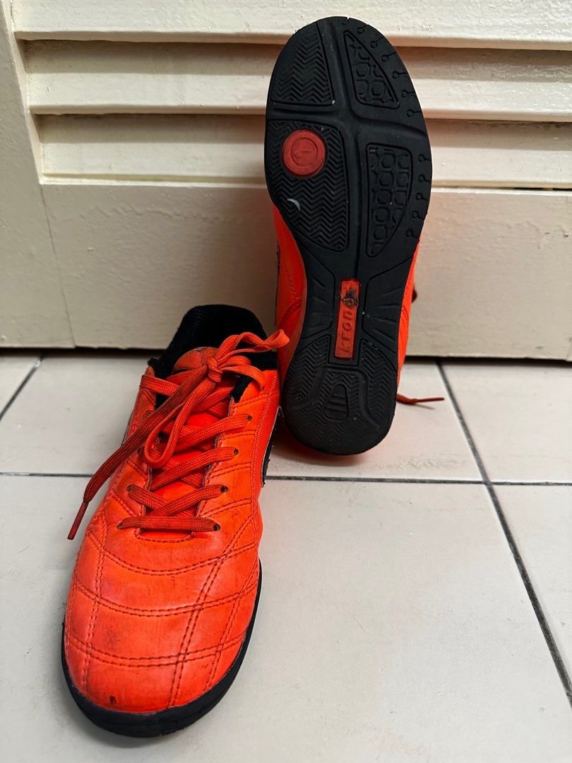 Kronos discount futsal shoes