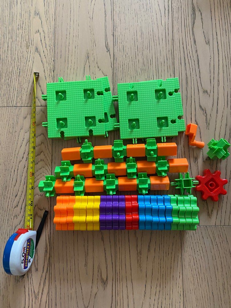 Learning resources （分類：益智學習玩具）位於 Hong Kong。 由 bbbbbon 提交（商品編號 1248747297，圖片 2）。簡介： Boxes broken, gears like new. Learning Resources Gears! Gears! Gears! Starter Building Set, Puzzle, Early STEM Toys, Gears Toys for Kids, 60 Pieces, Ages 3+ https://a.co/d/0pr2Tr8。
