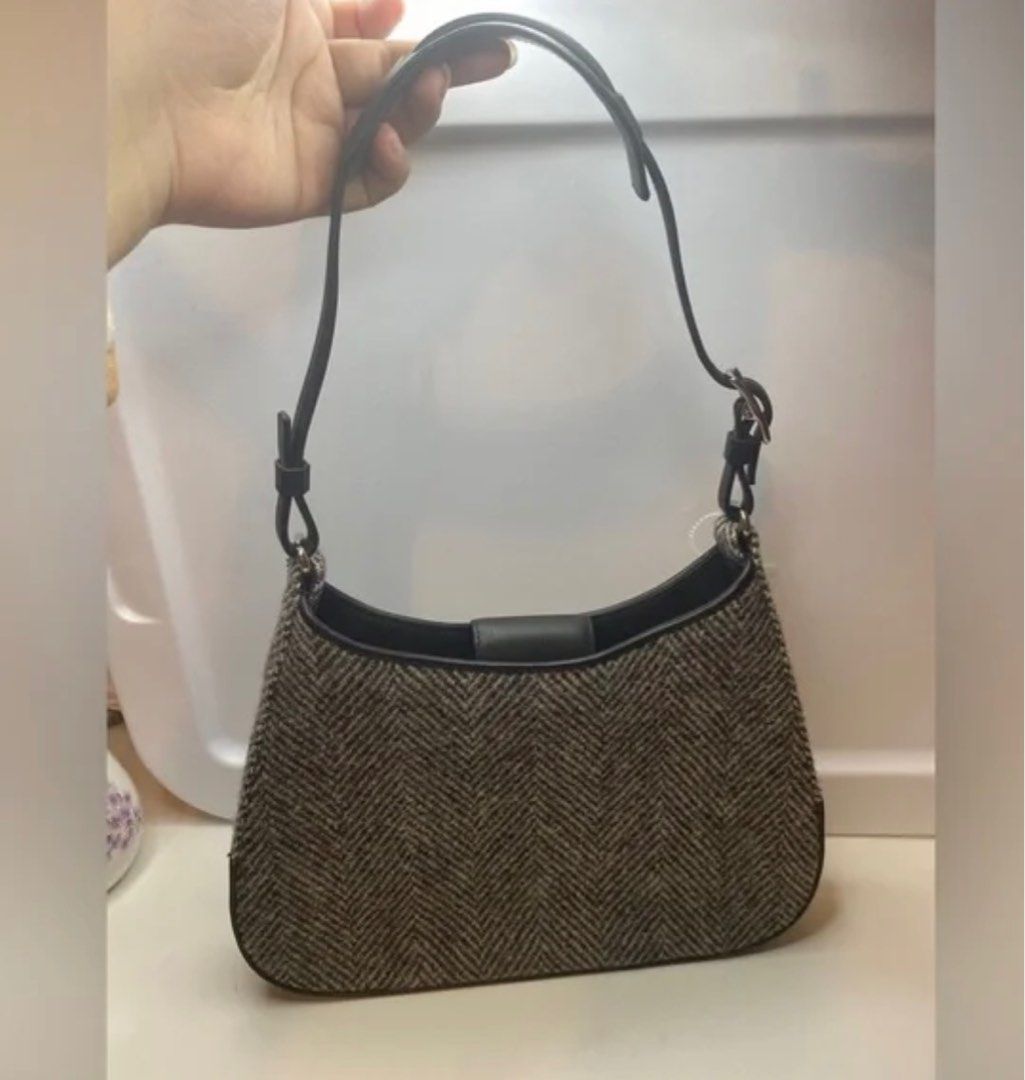 Limited Edition Coach Wool & leather hobo bag (Category: Luxury Bags & Wallets) located in Lucena. Submitted by fashioncult.ph (Listing ID 1248704158, Image 1). Description: Limited Edition Coach Wool & leather hobo bag 👉🏻💯authentic 👉🏻this is limited edition. Rare hobo bag from coach 👉🏻low ballers will automatically blocked 👉🏻shipping fee shouldered by the buyer 👉🏻no inclusion bag only 👉🏻shipped thru JRS express 👉🏻MOP: BDO/GCASH .
